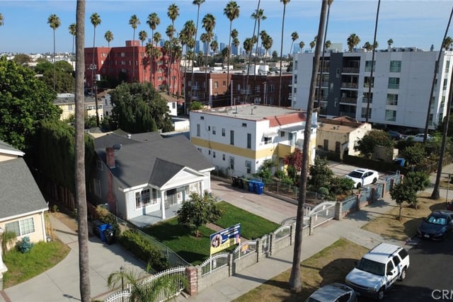 210 N Berendo Street, Los Angeles, CA 90004 — photo 4 of 21