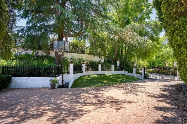 4414 Park Mallorca, Calabasas, CA 91302 — photo 4 of 28