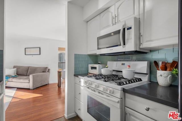 1940 N Highland Avenue 21, Los Angeles, CA 90068 — photo 11 of 51