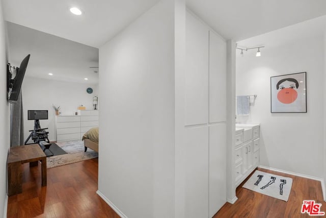 1940 N Highland Avenue 21, Los Angeles, CA 90068 — photo 15 of 51