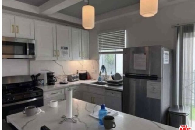 5813 Cleon Avenue 3, North Hollywood, CA 91601 — photo 2 of 15