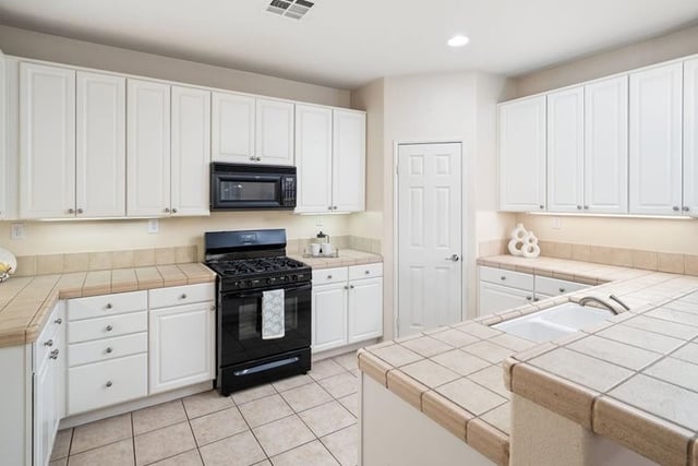 24050 Whitewater Drive, Valencia, CA 91354 — photo 9 of 34