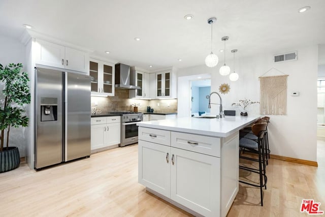 938 5th Street 5, Santa Monica, CA 90403 — photo 3 of 27