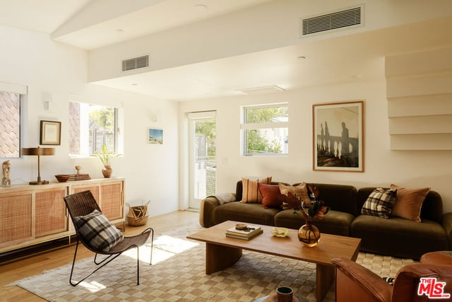 8866 Wonderland Avenue, Los Angeles, CA 90046 — photo 4 of 56