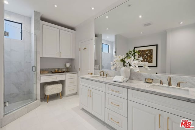 10400 La Grange Avenue 202, Los Angeles, CA 90025 — photo 18 of 26