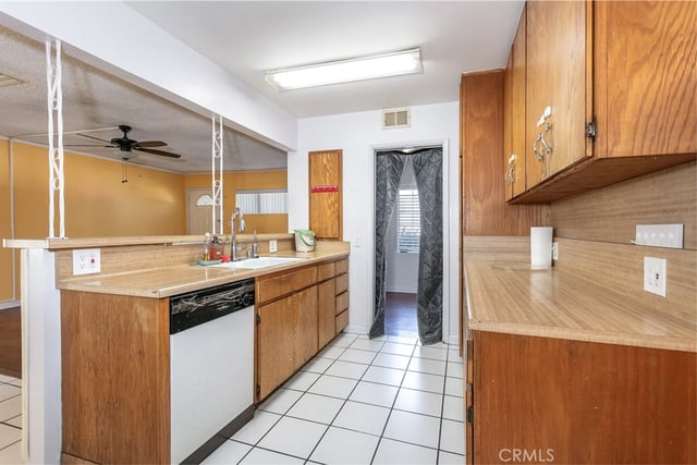8465 Hazeltine, Panorama City, CA 91402 — photo 7 of 26