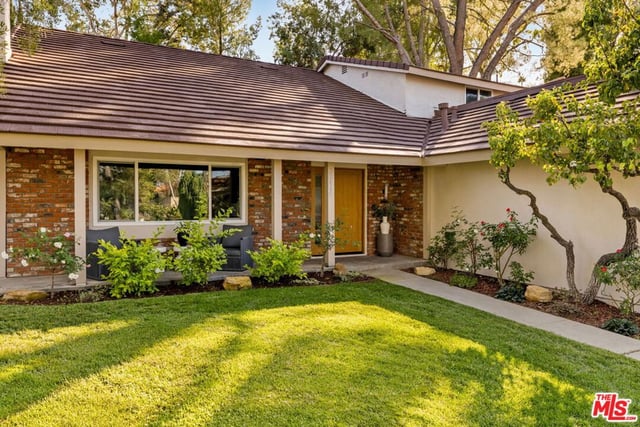 22460 Cairnloch Street, Calabasas, CA 91302 — photo 2 of 50