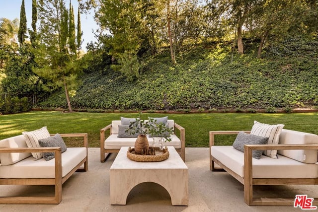 22460 Cairnloch Street, Calabasas, CA 91302 — photo 40 of 50