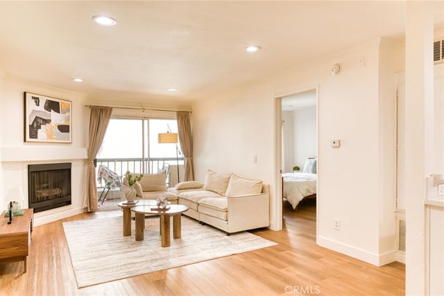 5510 Owensmouth 218, Woodland Hills, CA 91367 — photo 3 of 14