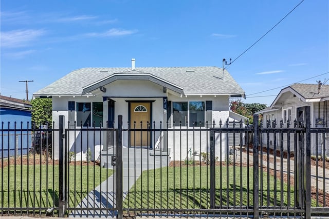 315 W Cedar Street, Compton, CA 90220 — photo 4 of 19