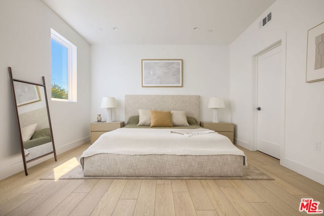 11214 Victory Boulevard 6, North Hollywood, CA 91606 — photo 13 of 22