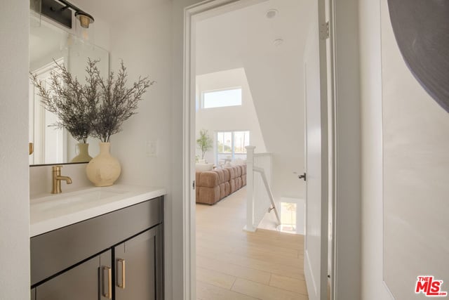 11214 Victory Boulevard 6, North Hollywood, CA 91606 — photo 7 of 22