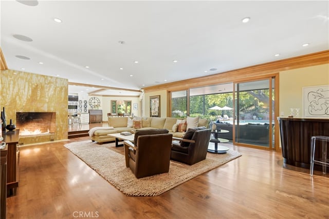 15946 Woodvale Road, Encino, CA 91436 — photo 6 of 49