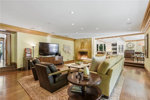 15946 Woodvale Road, Encino, CA 91436 — photo 8 of 49