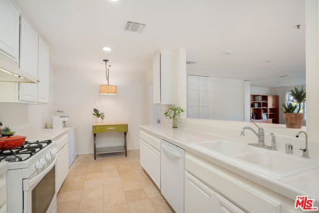 1040 4th Street 106, Santa Monica, CA 90403 — photo 11 of 40