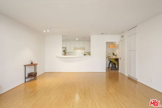 1040 4th Street 106, Santa Monica, CA 90403 — photo 6 of 40