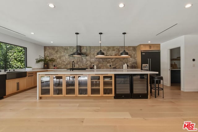 3721 Woodcliff Road, Sherman Oaks, CA 91403 — photo 11 of 35