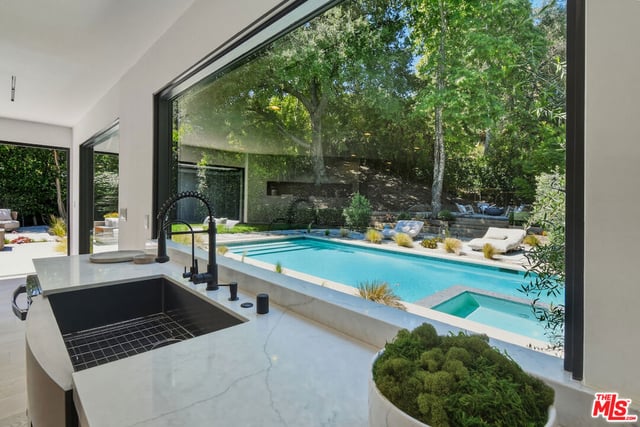 3721 Woodcliff Road, Sherman Oaks, CA 91403 — photo 13 of 35