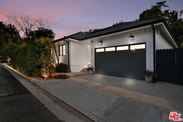 3721 Woodcliff Road, Sherman Oaks, CA 91403 — photo 2 of 35