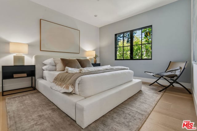 3721 Woodcliff Road, Sherman Oaks, CA 91403 — photo 21 of 35