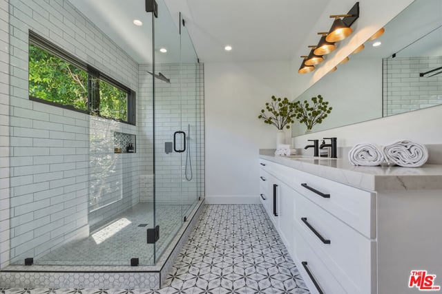 3721 Woodcliff Road, Sherman Oaks, CA 91403 — photo 23 of 35