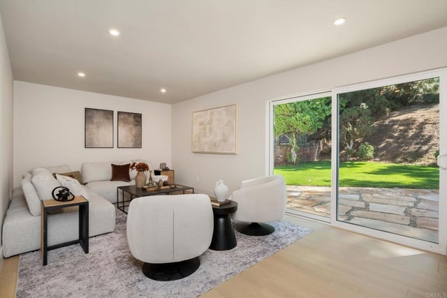 1622 Sunny Heights Dr, Los Angeles, CA 90065 — photo 10 of 27