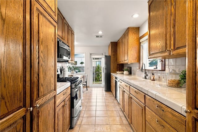 10623 Gothic Avenue, Granada Hills, CA 91344 — photo 21 of 54