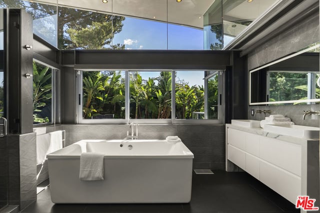 8538 Eastwood Road, Los Angeles, CA 90046 — photo 15 of 28