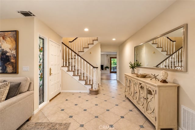 1038 La Presa, Pasadena, CA 91107 — photo 4 of 42