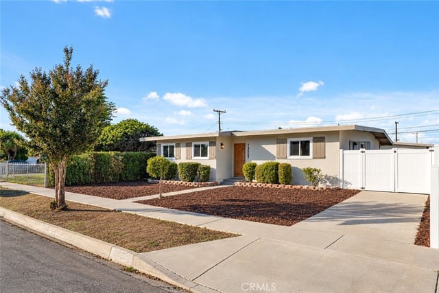 13527 Close, Whittier, CA 90605 — photo 2 of 34