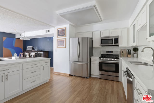 6771 Springpark Avenue 102A, Los Angeles, CA 90056 — photo 2 of 28