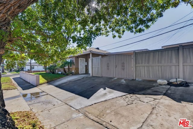 248 E 186th Street, Carson, CA 90746 — photo 3 of 36