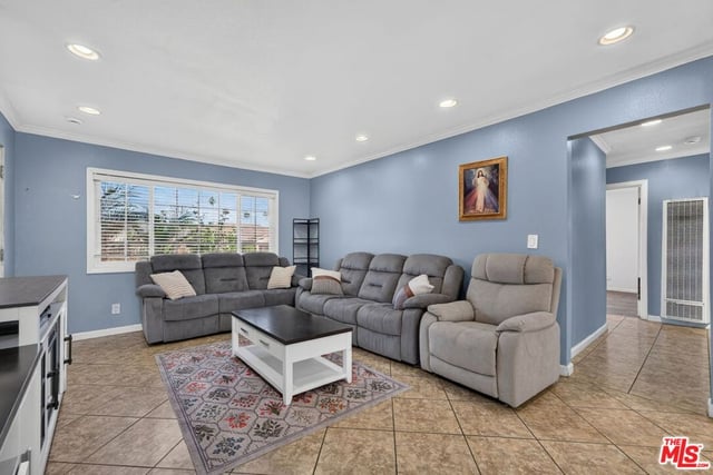 248 E 186th Street, Carson, CA 90746 — photo 5 of 36