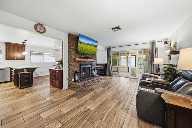 539 W Avenue J11, Lancaster, CA 93534 — photo 2 of 21