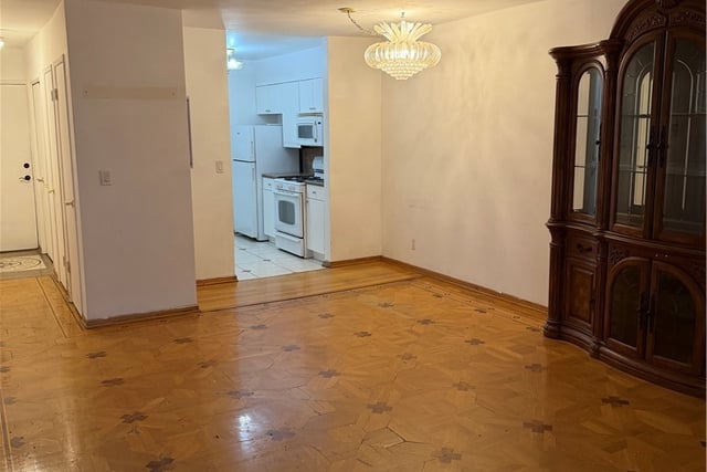 15344 Weddington, Van Nuys, CA 91411 — photo 4 of 19