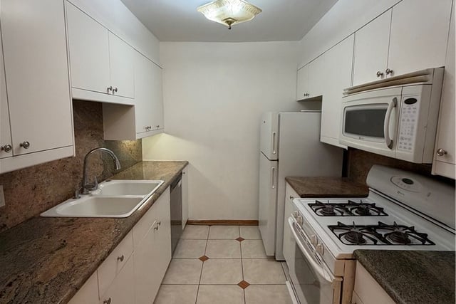 15344 Weddington, Van Nuys, CA 91411 — photo 7 of 19