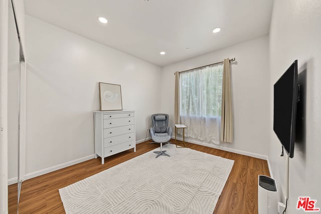 309 S Mariposa Avenue 101, Los Angeles, CA 90020 — photo 12 of 17