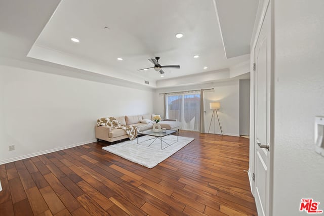 309 S Mariposa Avenue 101, Los Angeles, CA 90020 — photo 3 of 17