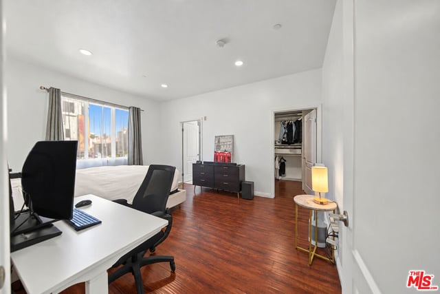 309 S Mariposa Avenue 101, Los Angeles, CA 90020 — photo 9 of 17