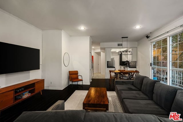 2329 S Bentley Avenue 101, Los Angeles, CA 90064 — photo 10 of 27