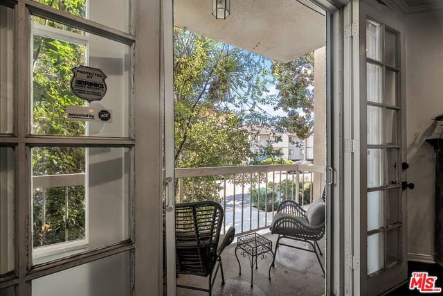 2329 S Bentley Avenue 101, Los Angeles, CA 90064 — photo 8 of 27