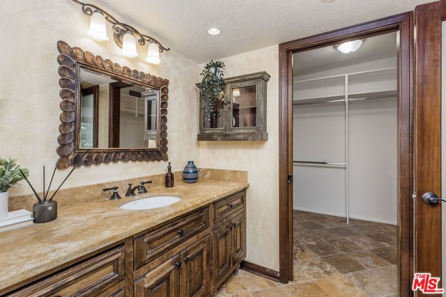 17107 Palisades Circle, Pacific Palisades, CA 90272 — photo 16 of 36