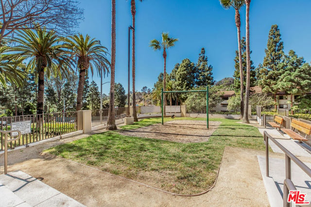 17107 Palisades Circle, Pacific Palisades, CA 90272 — photo 33 of 36