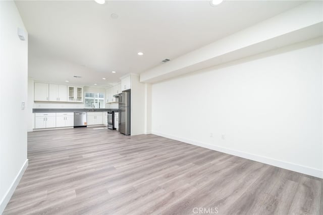 6829 N Haskell Avenue, Van Nuys, CA 91406 — photo 13 of 44