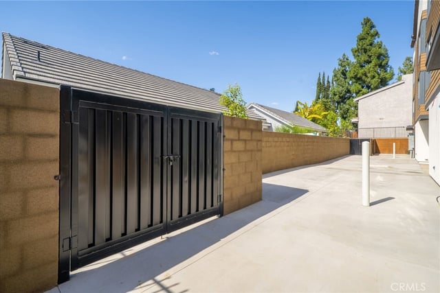 6829 N Haskell Avenue, Van Nuys, CA 91406 — photo 41 of 44