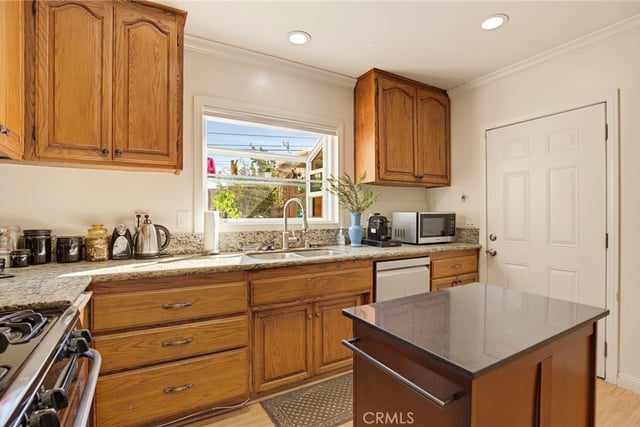 15418 S Catalina Avenue, Gardena, CA 90247 — photo 11 of 28