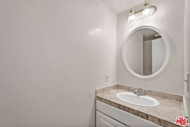 3245 Altura Avenue 8, Glendale, CA 91214 — photo 16 of 36