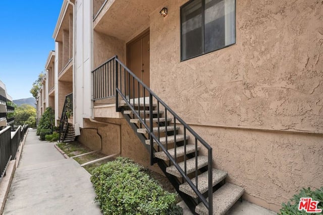 3245 Altura Avenue 8, Glendale, CA 91214 — photo 3 of 36
