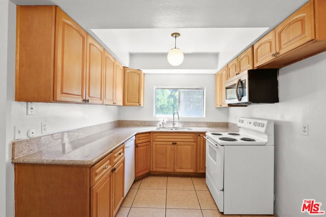 500 Evergreen Street 306, Inglewood, CA 90302 — photo 5 of 15