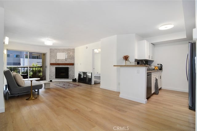 21400 Burbank Boulevard 202, Woodland Hills, CA 91367 — photo 2 of 20